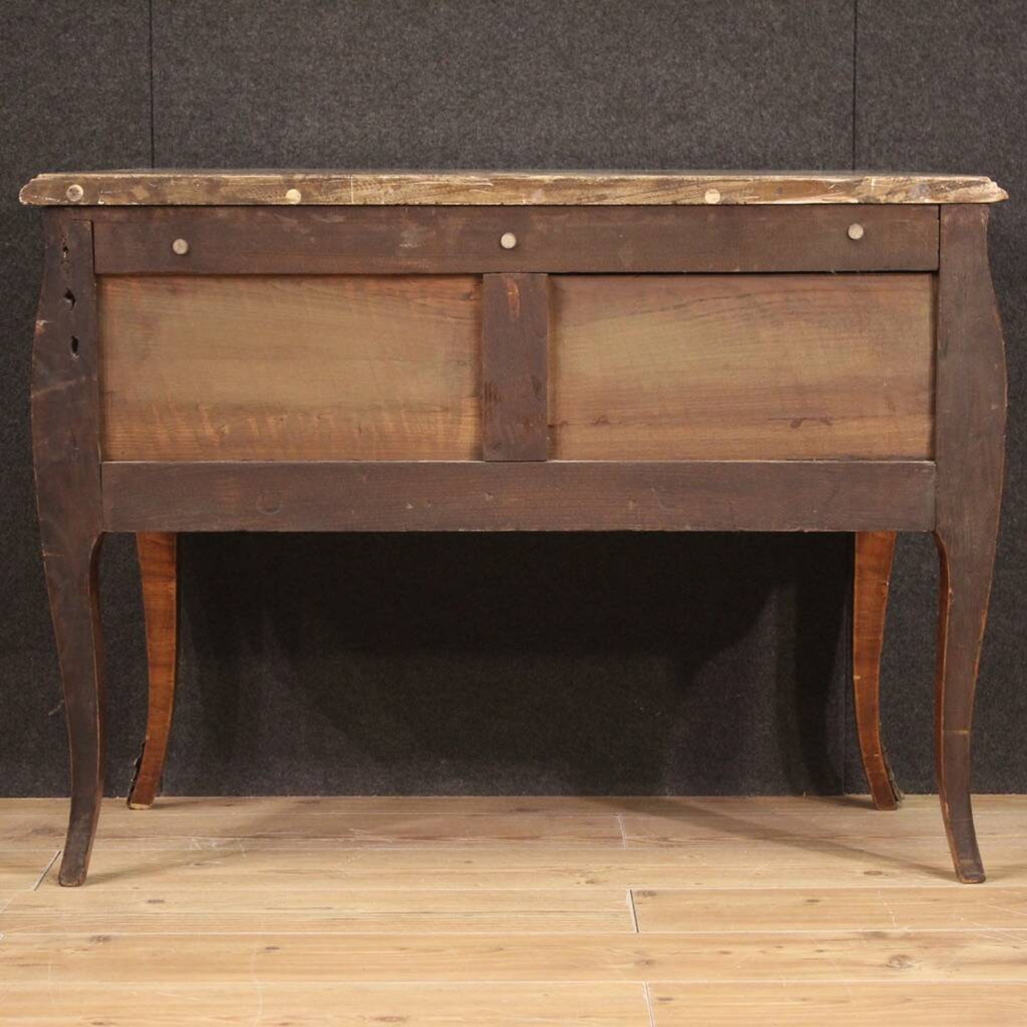 Commode française marquetée de style Louis XV du XXe siècle