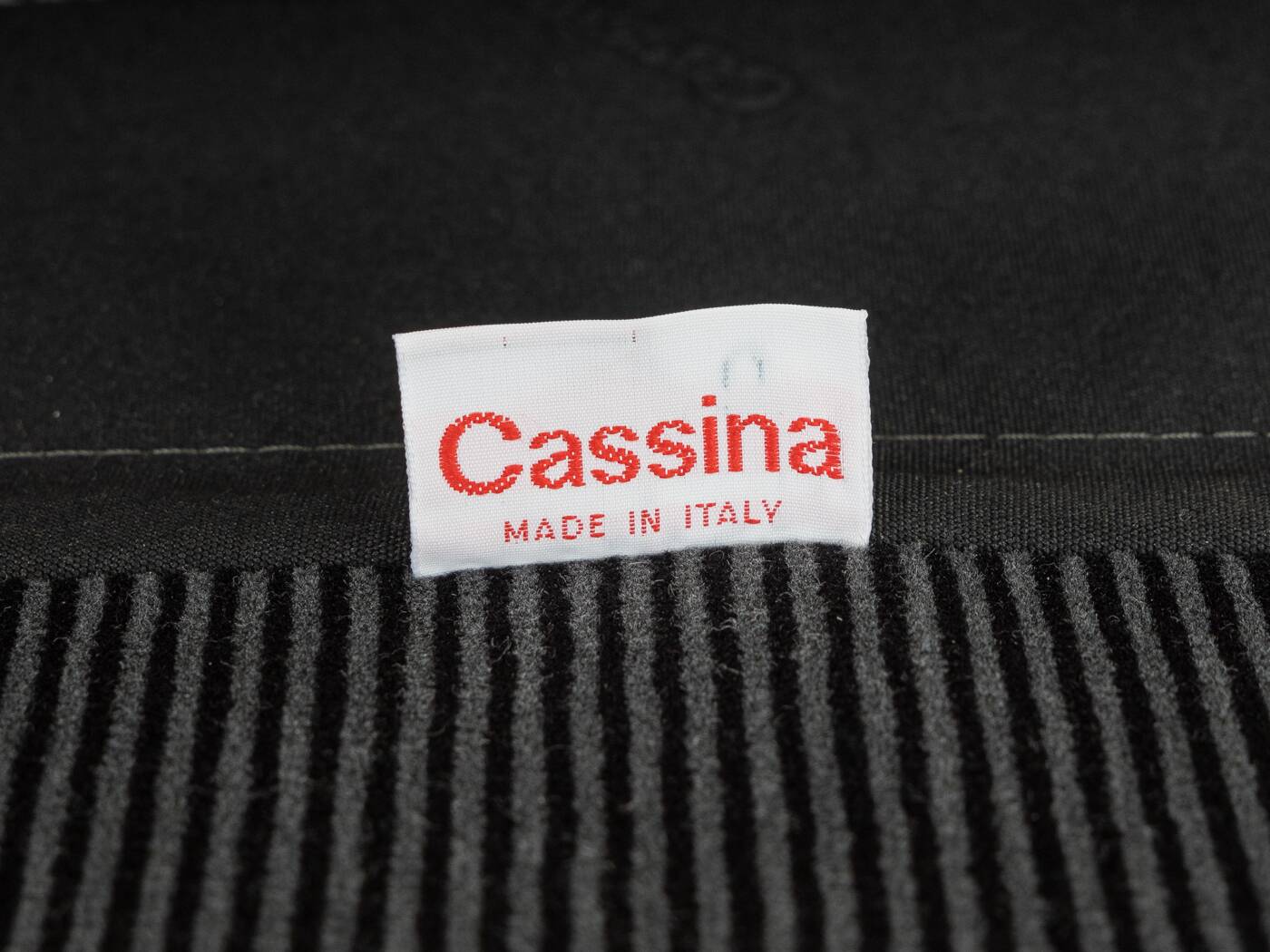 "675 MARALUNGA" sofa, Vico Magistretti, Cassina