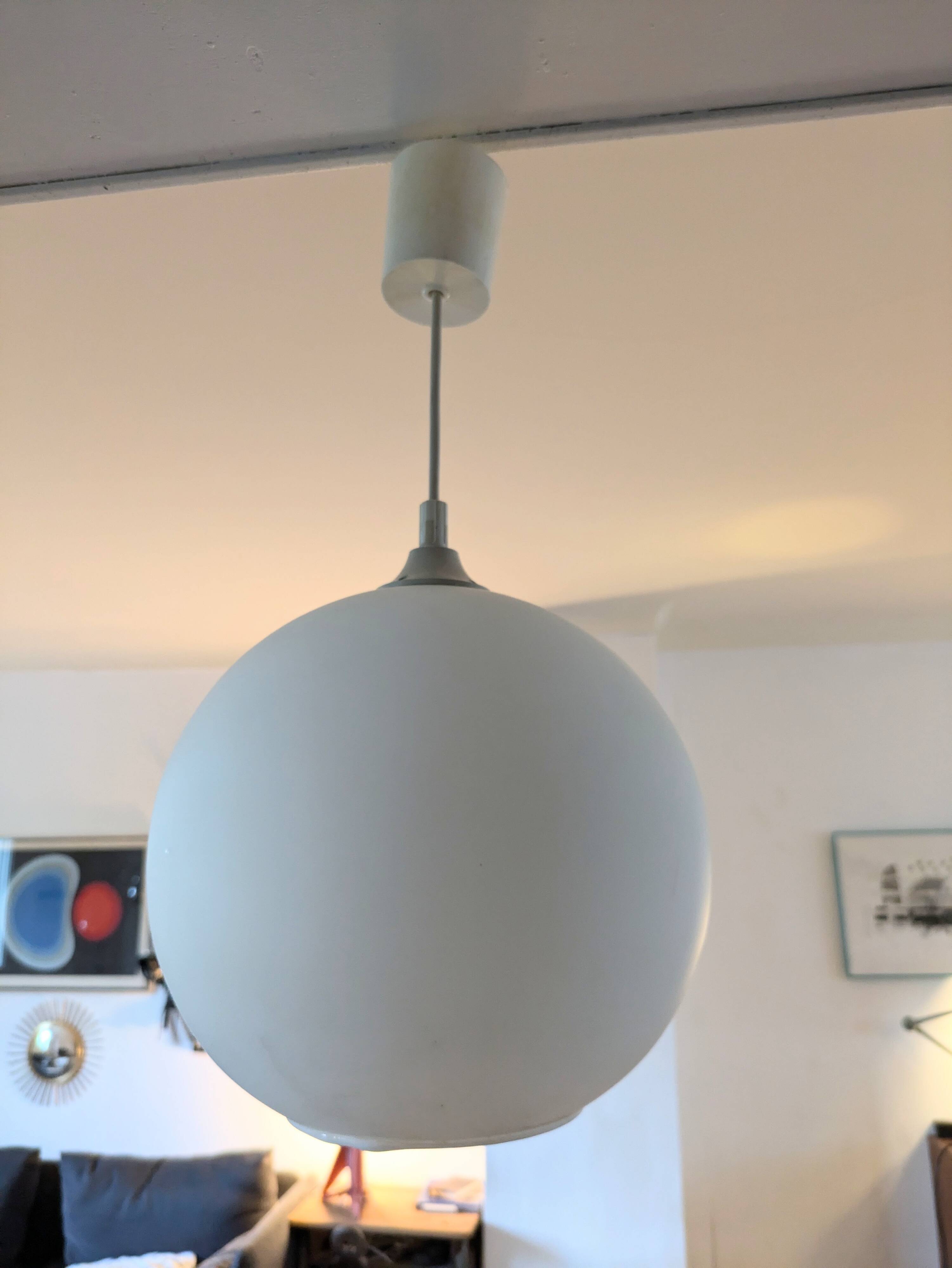 Suspension lampe opaline Lita design années 70