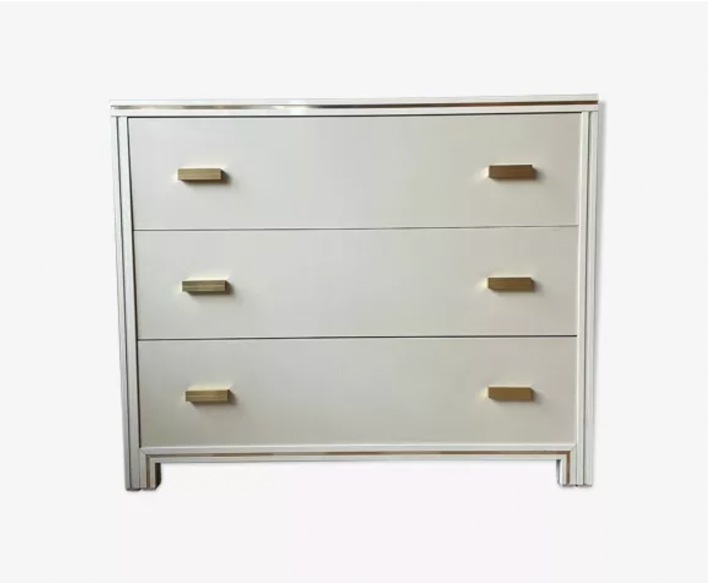 Commode Hollywood Regency crème par Pierre Vandel