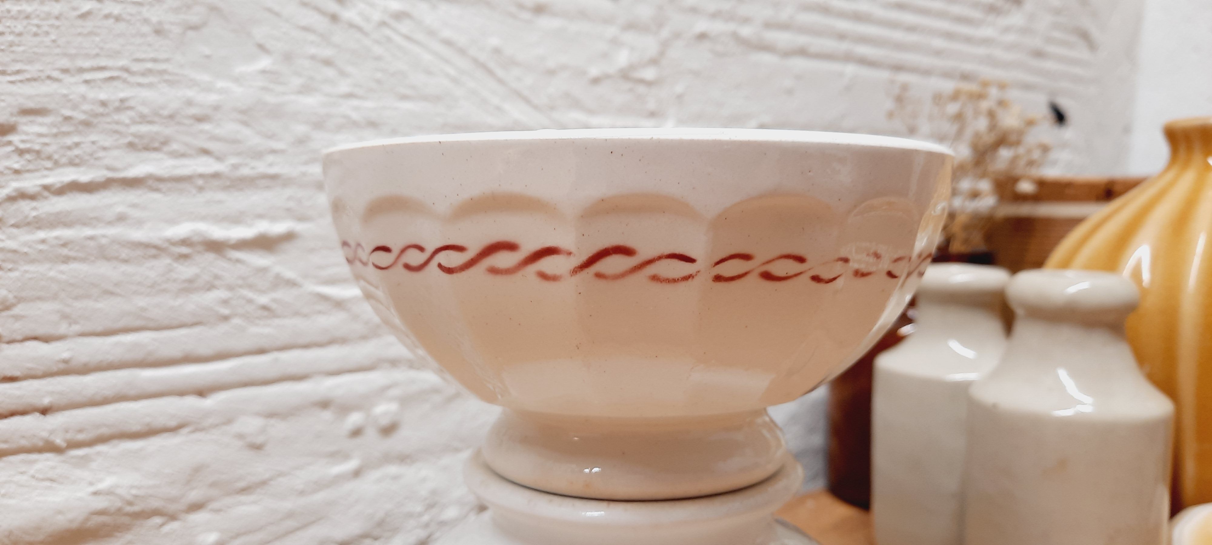Faceted bowl pink flowers