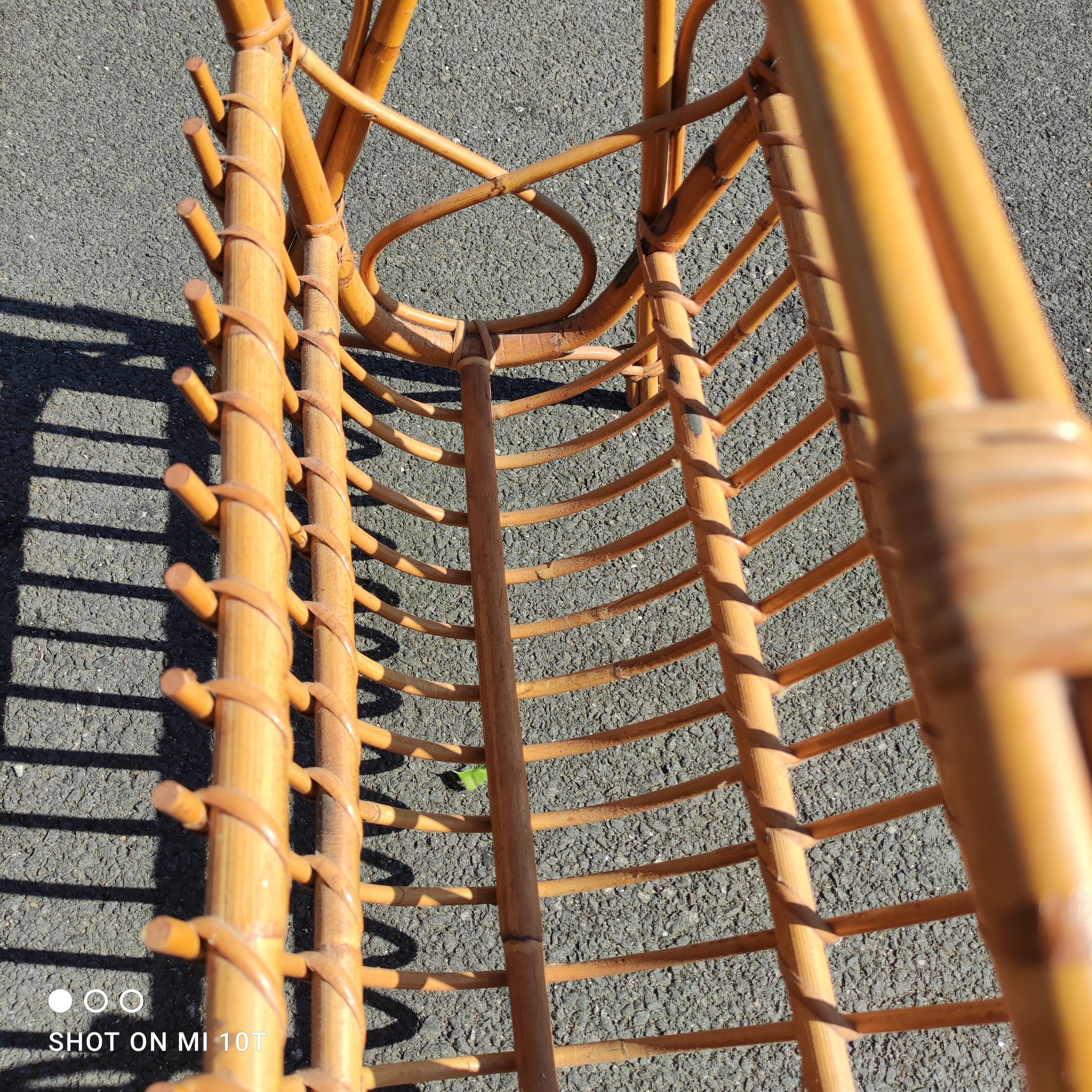 Porte revue vintage en rotin