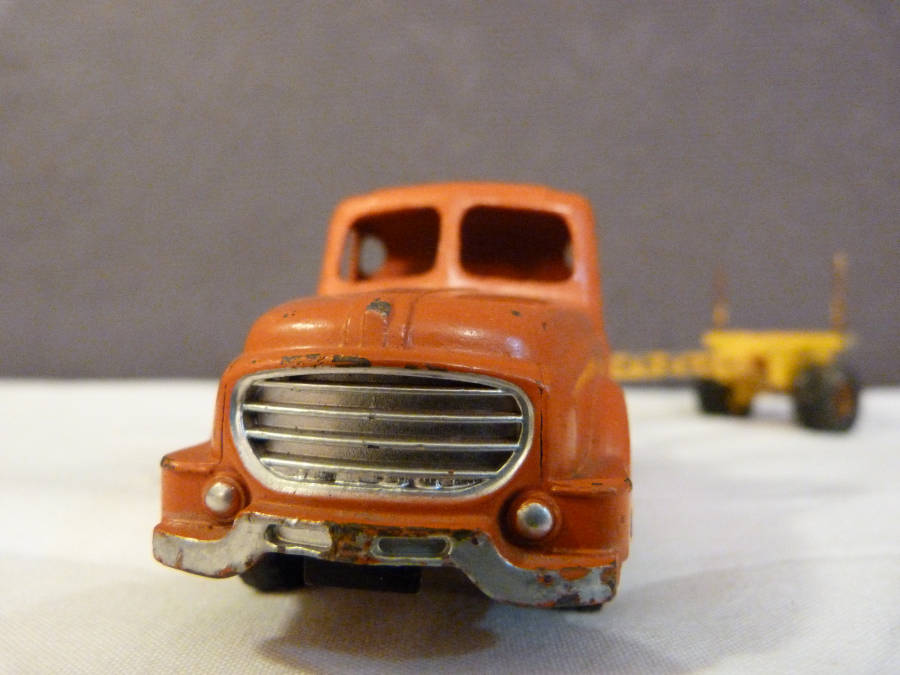 Wood semi trailer carrier