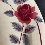 Oval plate Moulin des Loups in blue and red ceramic with a floral design.