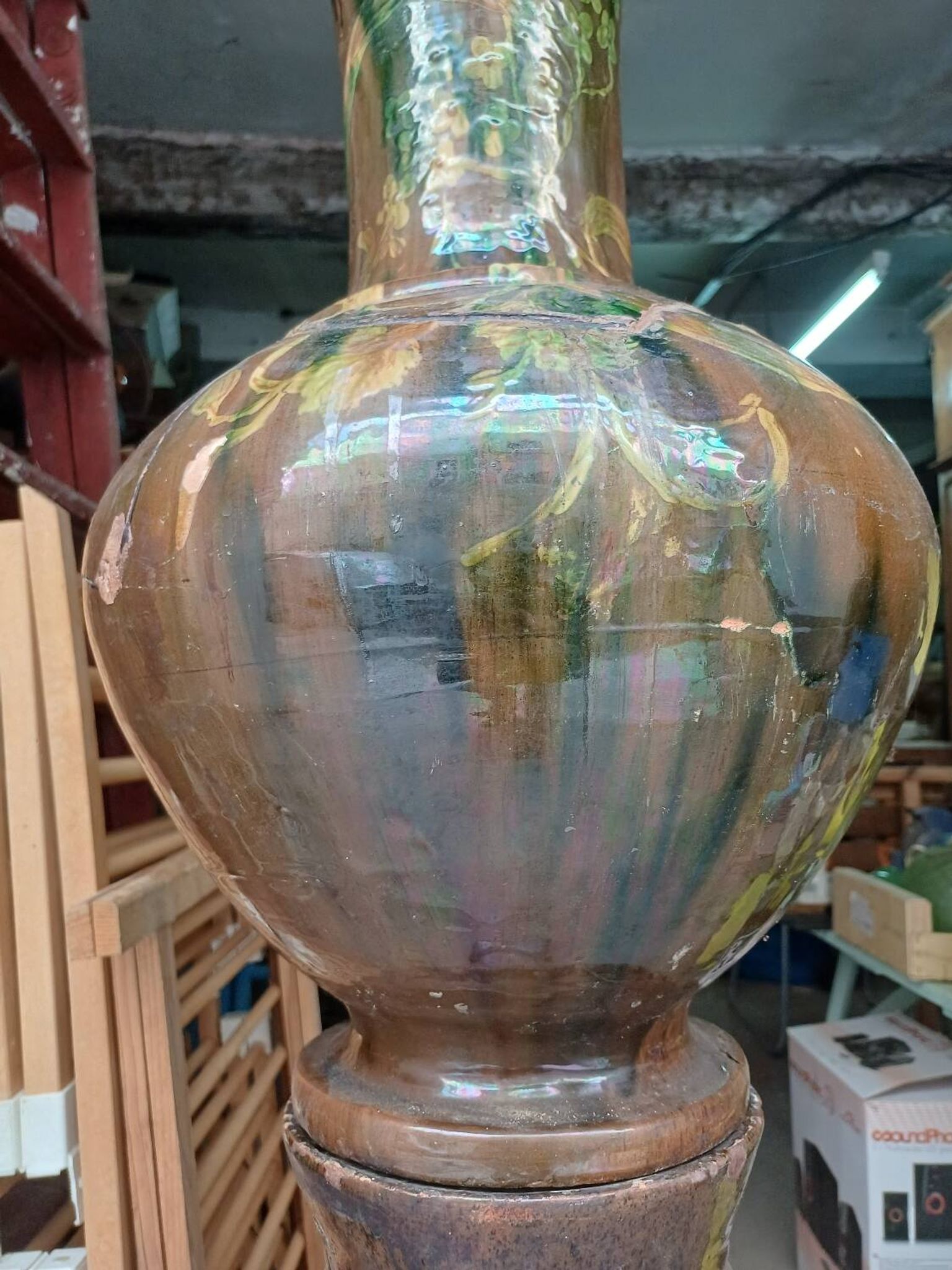 Grand Vase sur colonne en céramique 1.49 mètre époque 1900 en l'état.