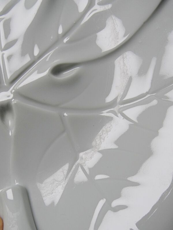 Coupe feuille de vigne en porcelaine céladon de L. Michelaud Limoges, 1930-50