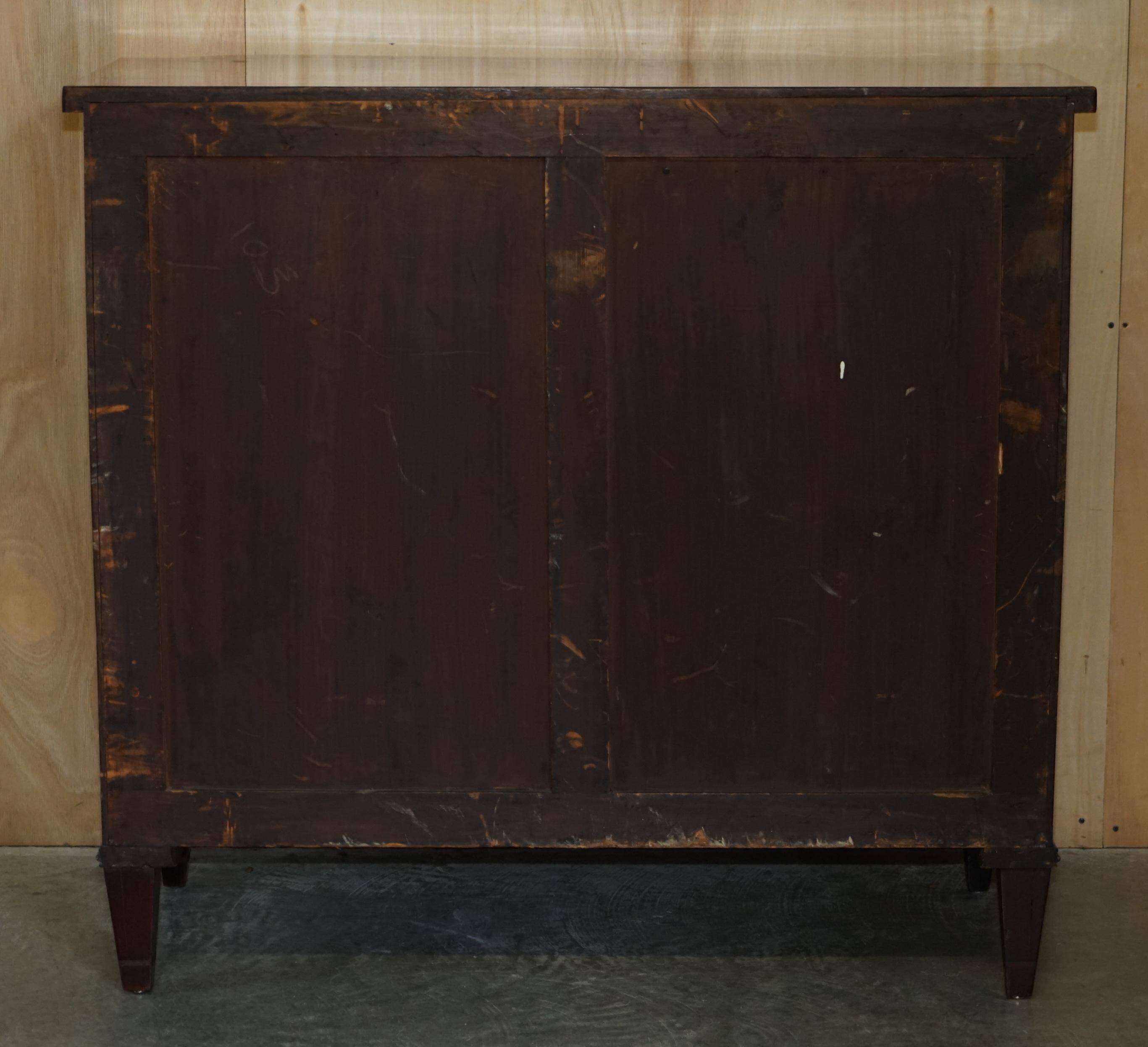 Commode Sheraton avec poignées tête de lion, 1859