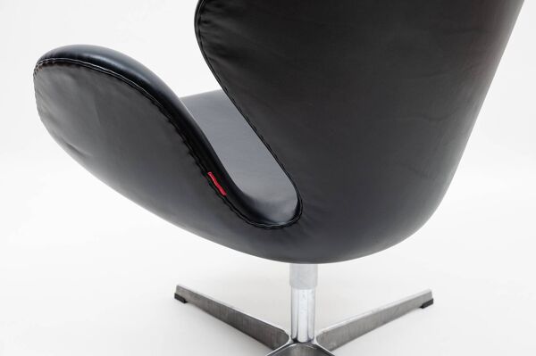 Chaise danoise Swan design Arne Jacobsen Fritz Hansen