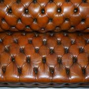 Victorian Chesterfield canapé from 1890 in restored leather, stamped Cornelius V. Smith.