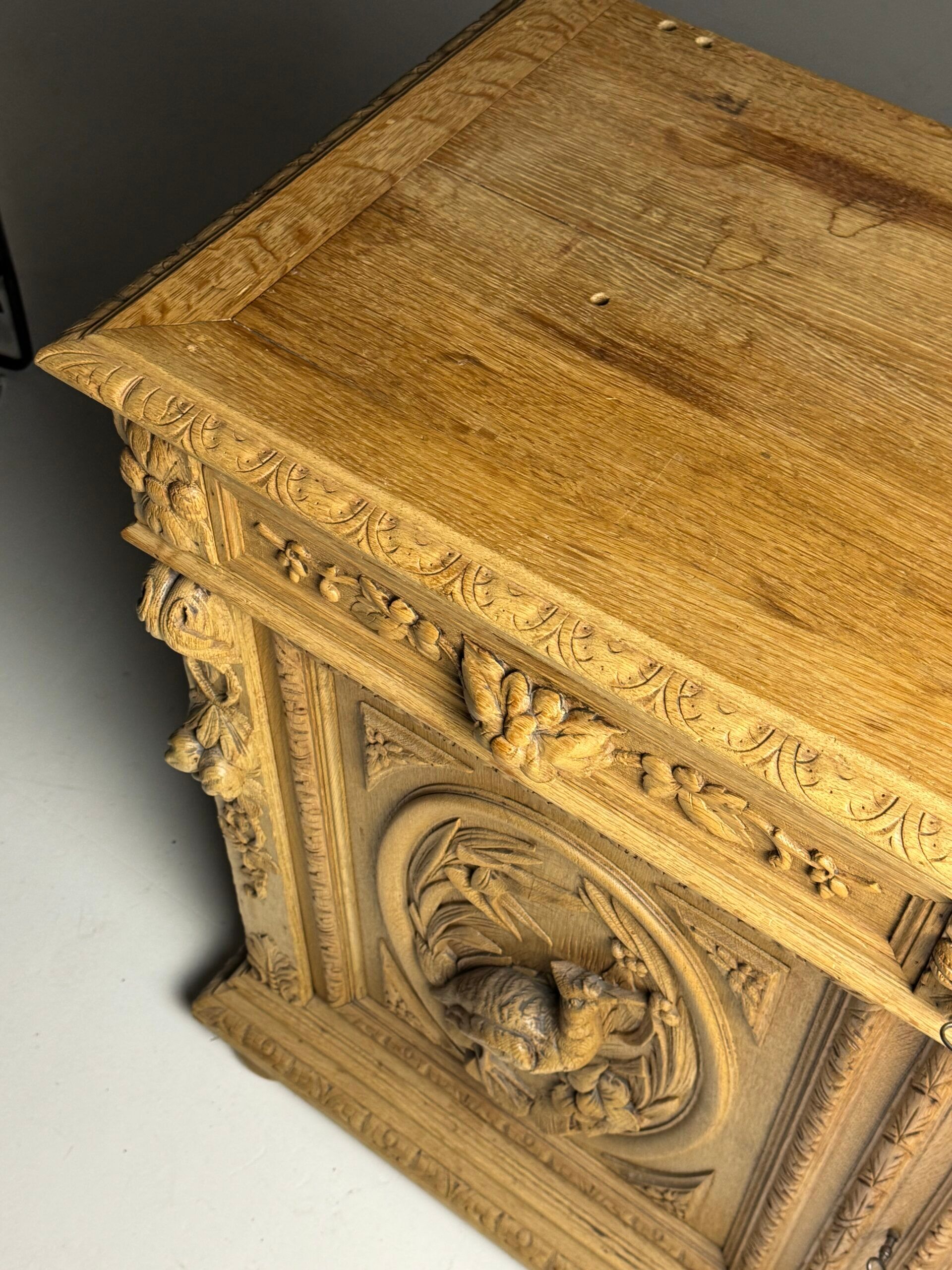 Buffet sculpté belge, 19e siècle