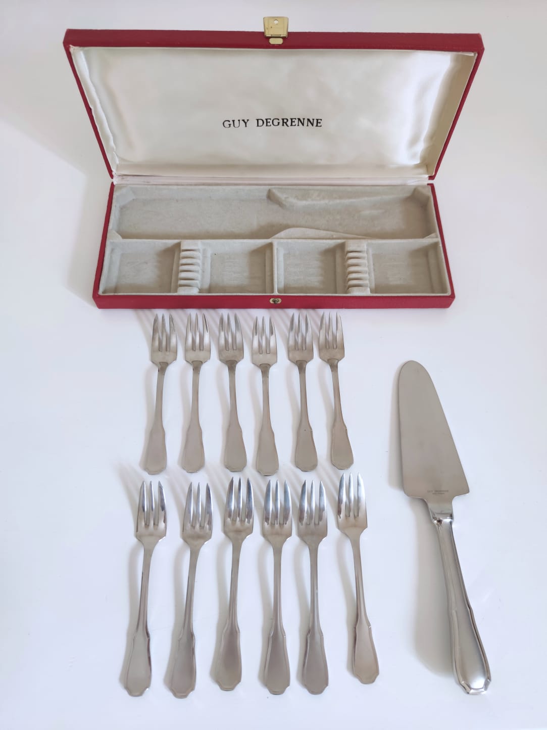 Box of dessert forks and pie shovel Guy Degrenne
