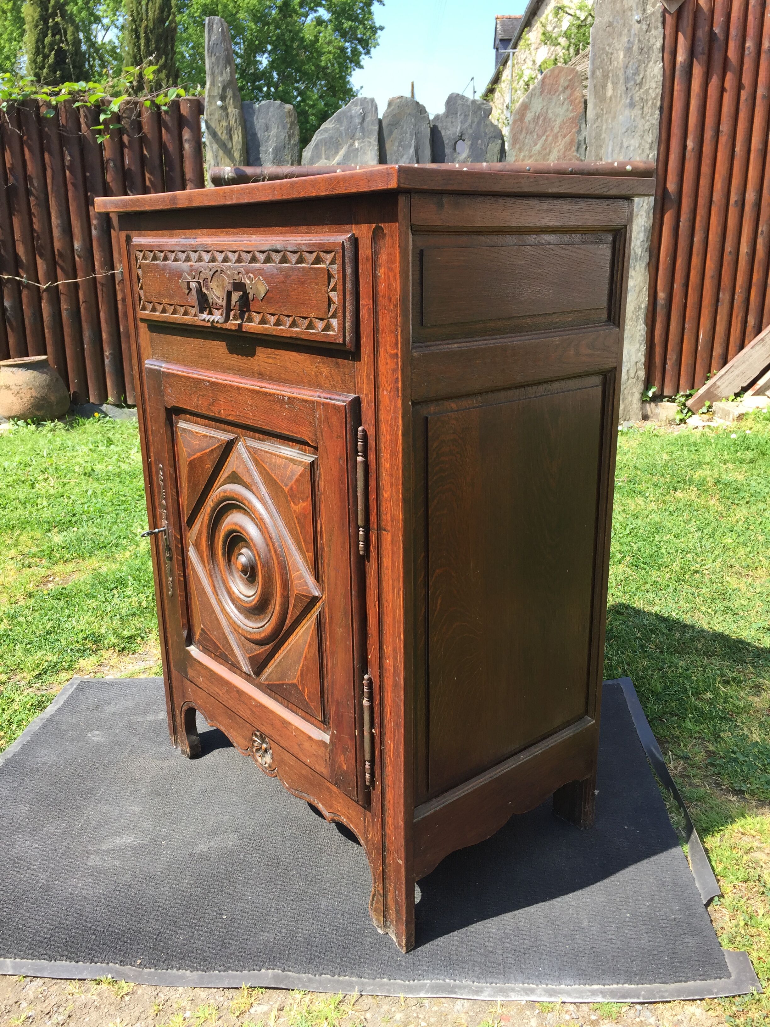 Buffet neo Louis XIII in oak with 1 door and 1 drawer.
