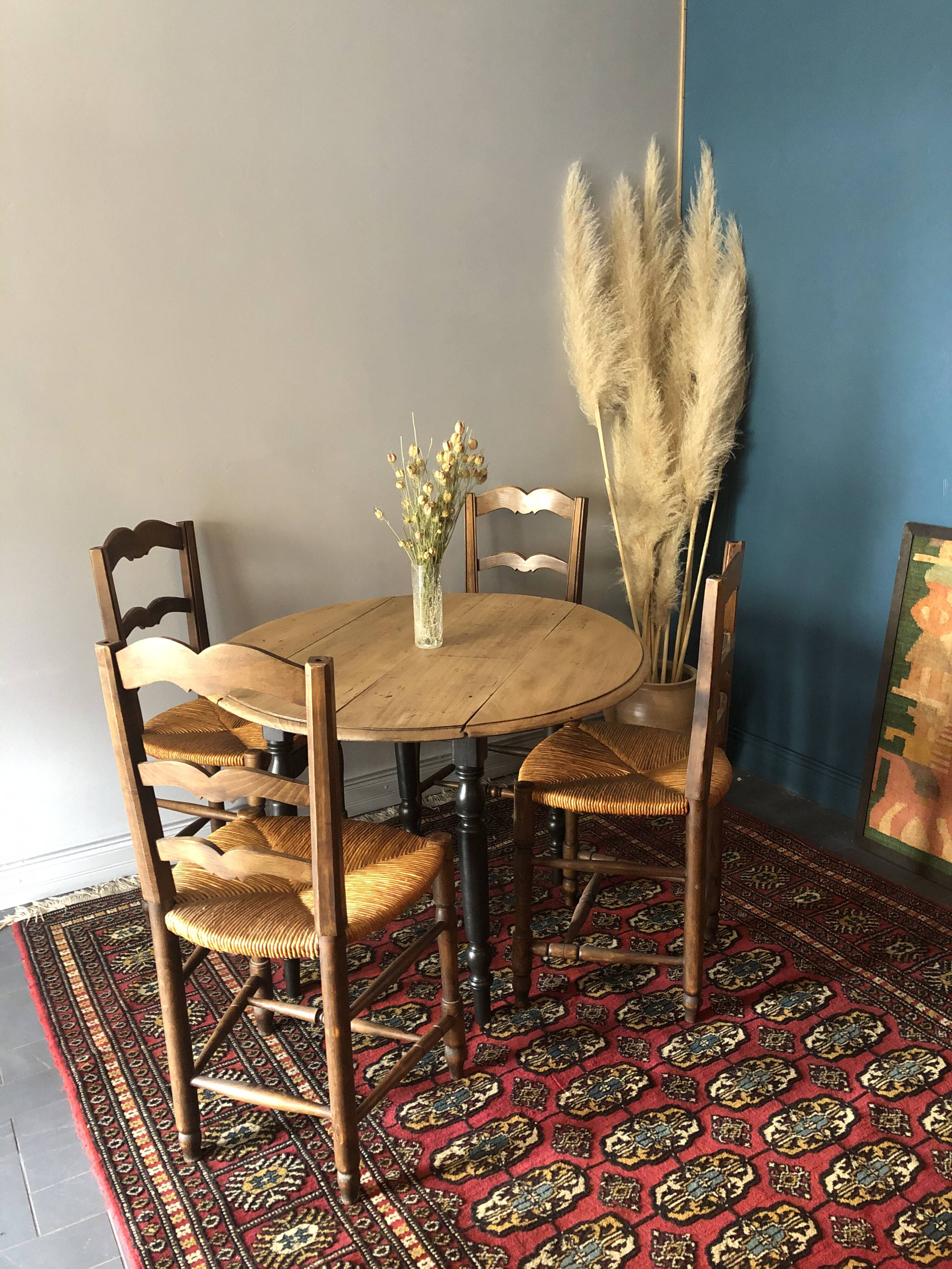 Round table with flaps, early 20th century