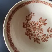 6 beige ceramic deep plates in very good condition.