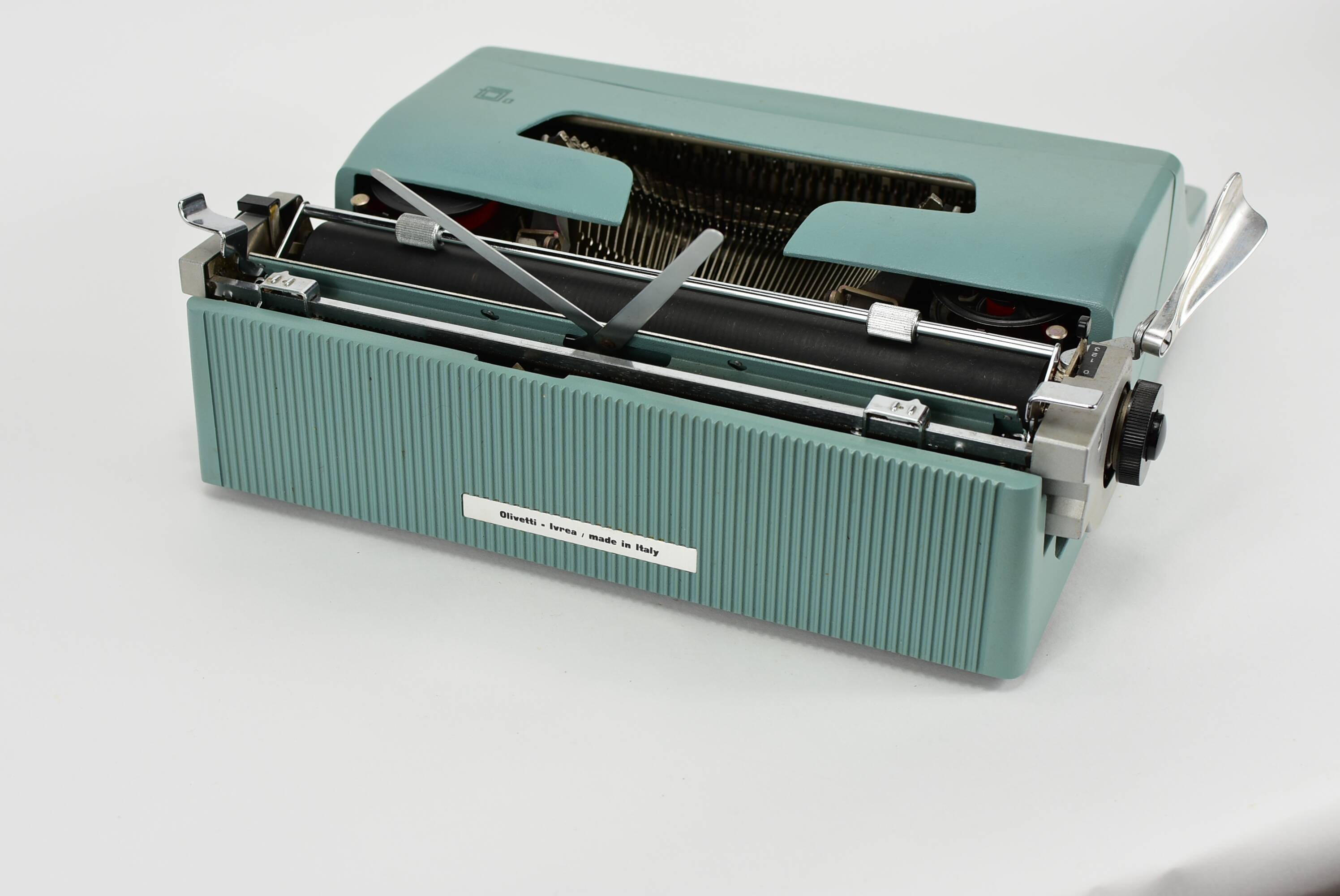 Lettéra 32 typewriter, Olivetti
