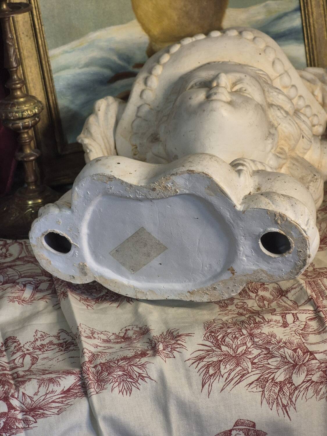 Bust of a woman with a hat