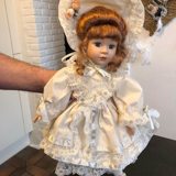 Poupée porcelaine