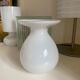 Vase corole verre blanc opalin Pia Amsell pour Ikea