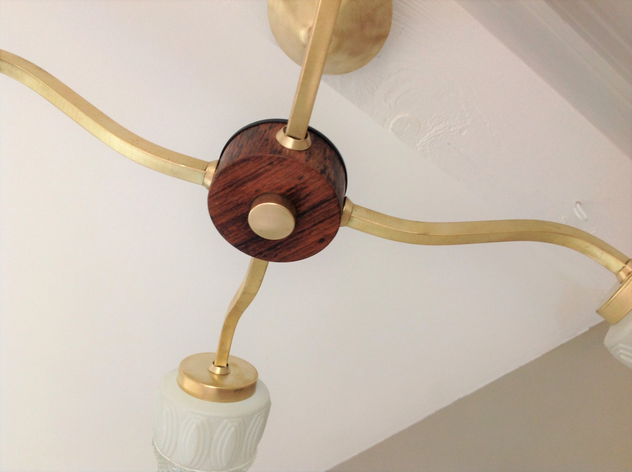Four-burner chandelier in brass and two-tone glass Scandinavian style / vintage 60s-70s