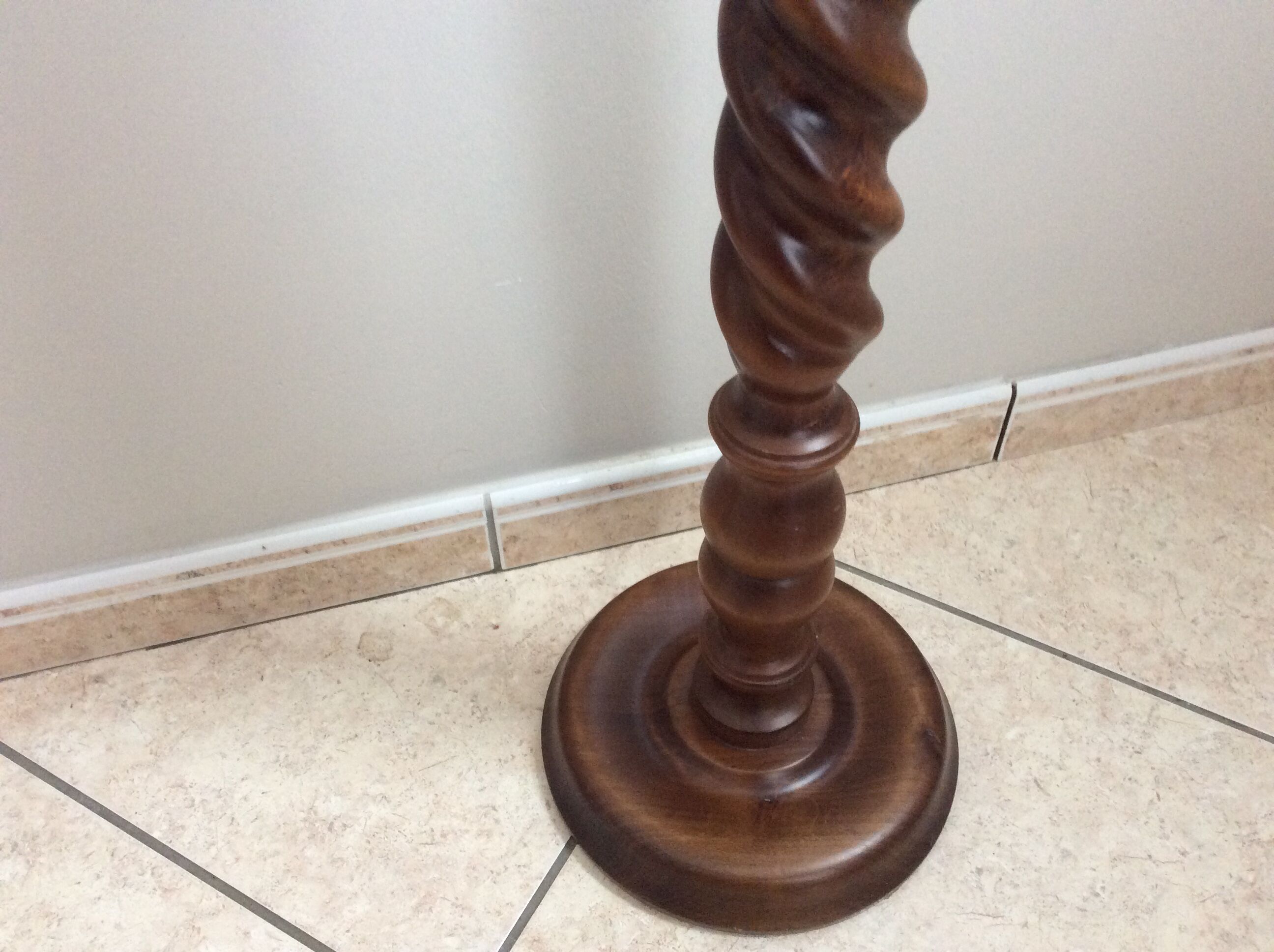 Sellette solid wooden column