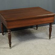 Rolling coffee table in solid mahogany, Louis-Philippe style – Late 19th century