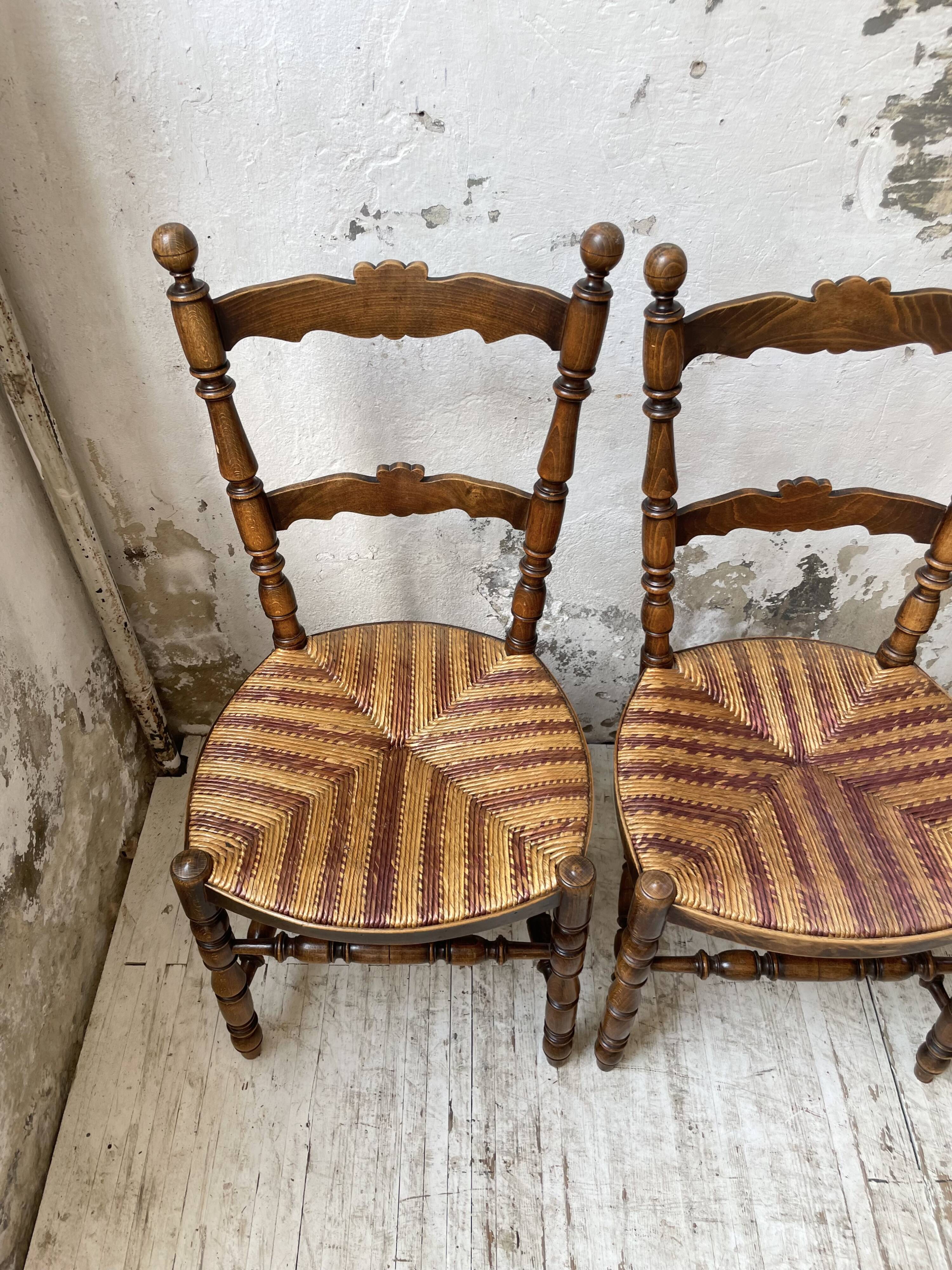 Set of rustic Provençal mulched chairs