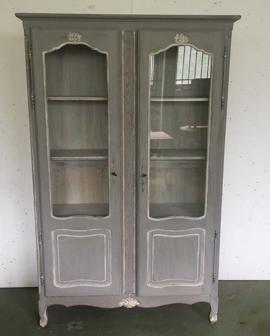 Showcase two doors