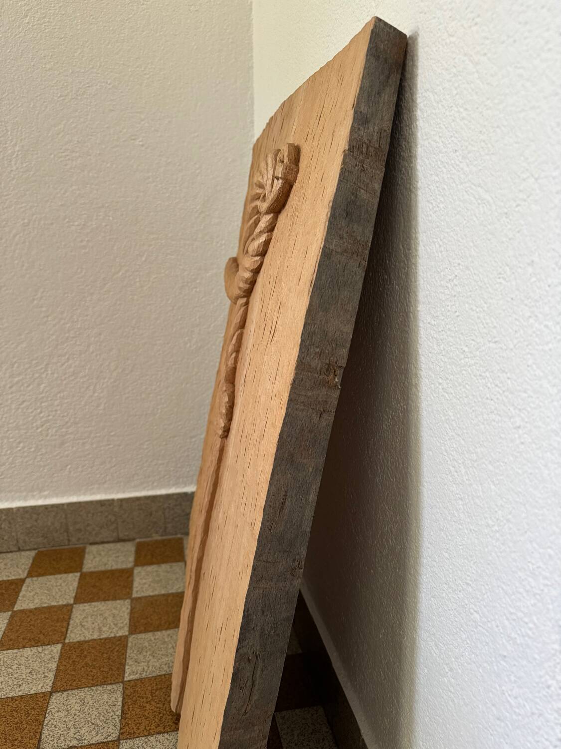 Sculpture bas relief noeud bois
