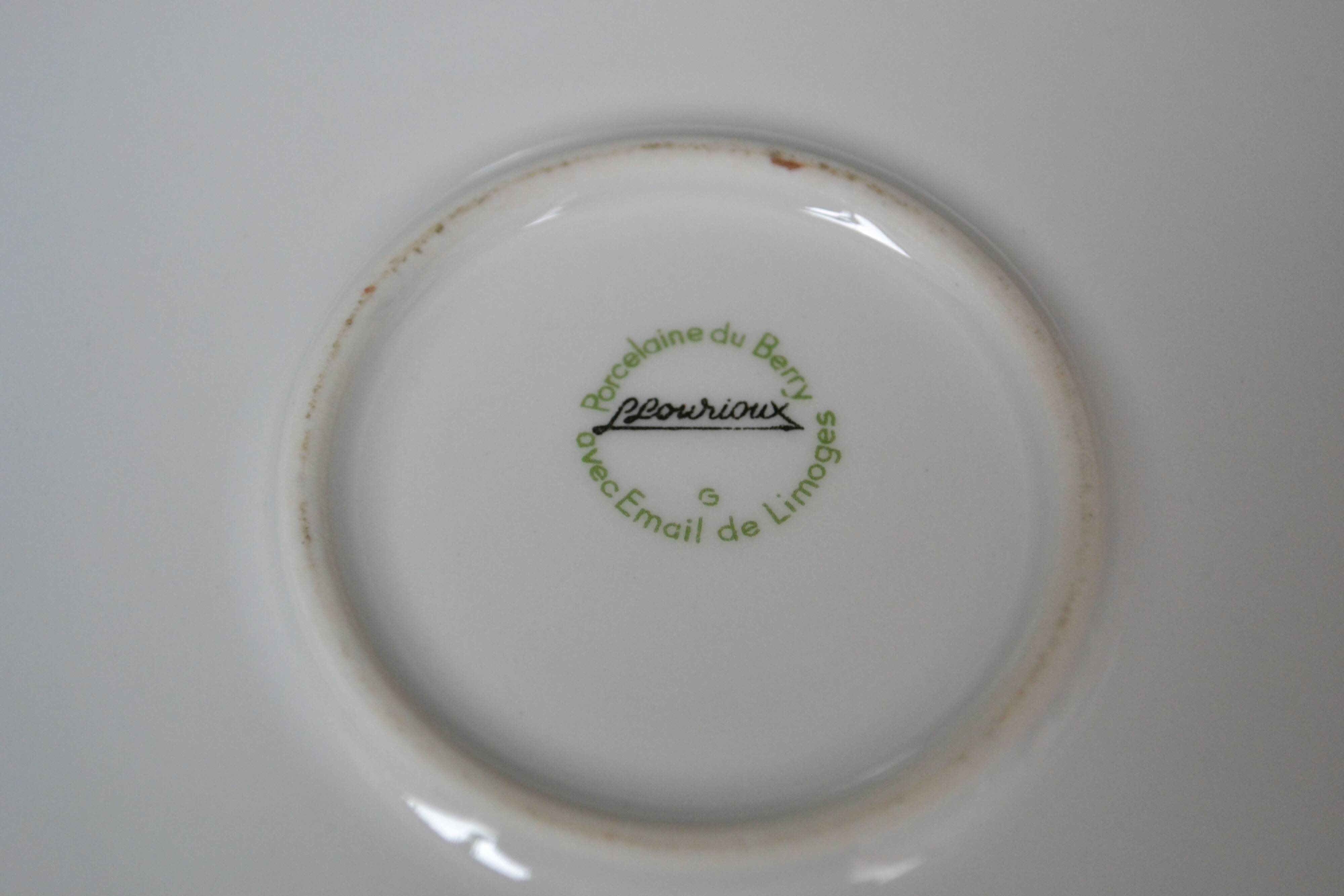 Pie dish Porcelaine du Berry L. Lourioux motif birds aviary