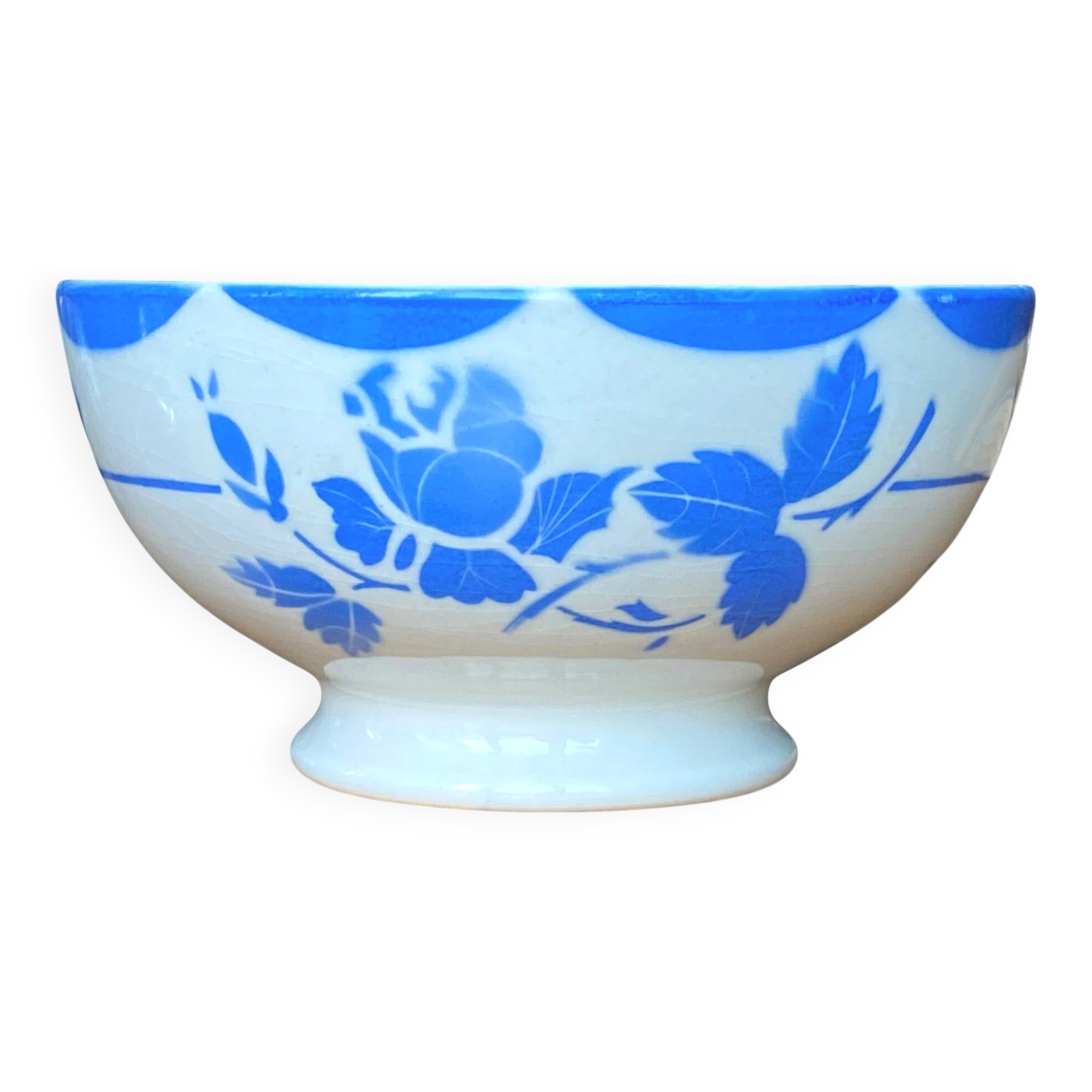 Large antique earthenware bowl from Gien, Mona decoration.