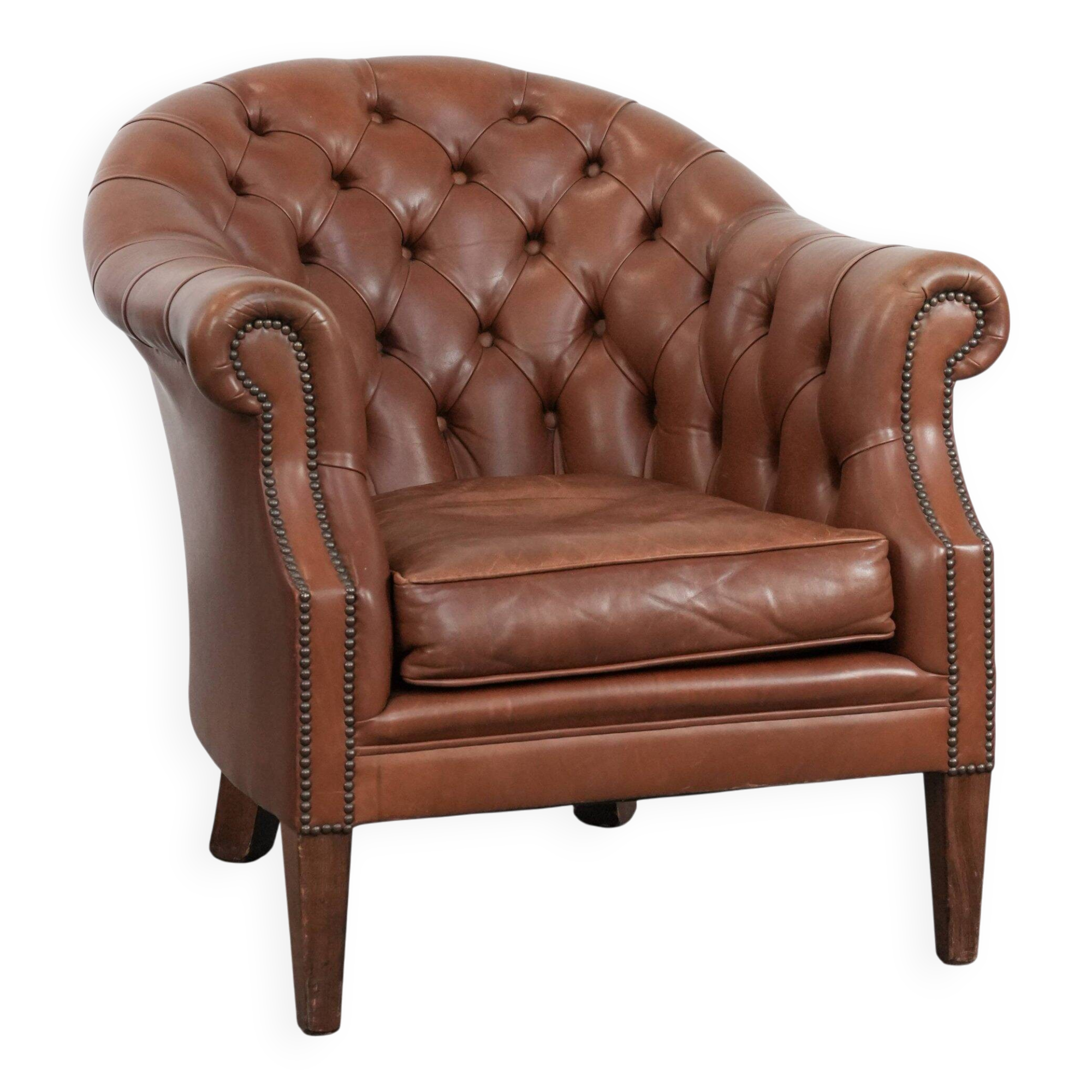 Chesterfield club armchair made of cowhide leather in English style