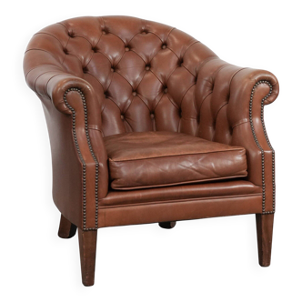 Chesterfield club armchair made of cowhide leather in English style