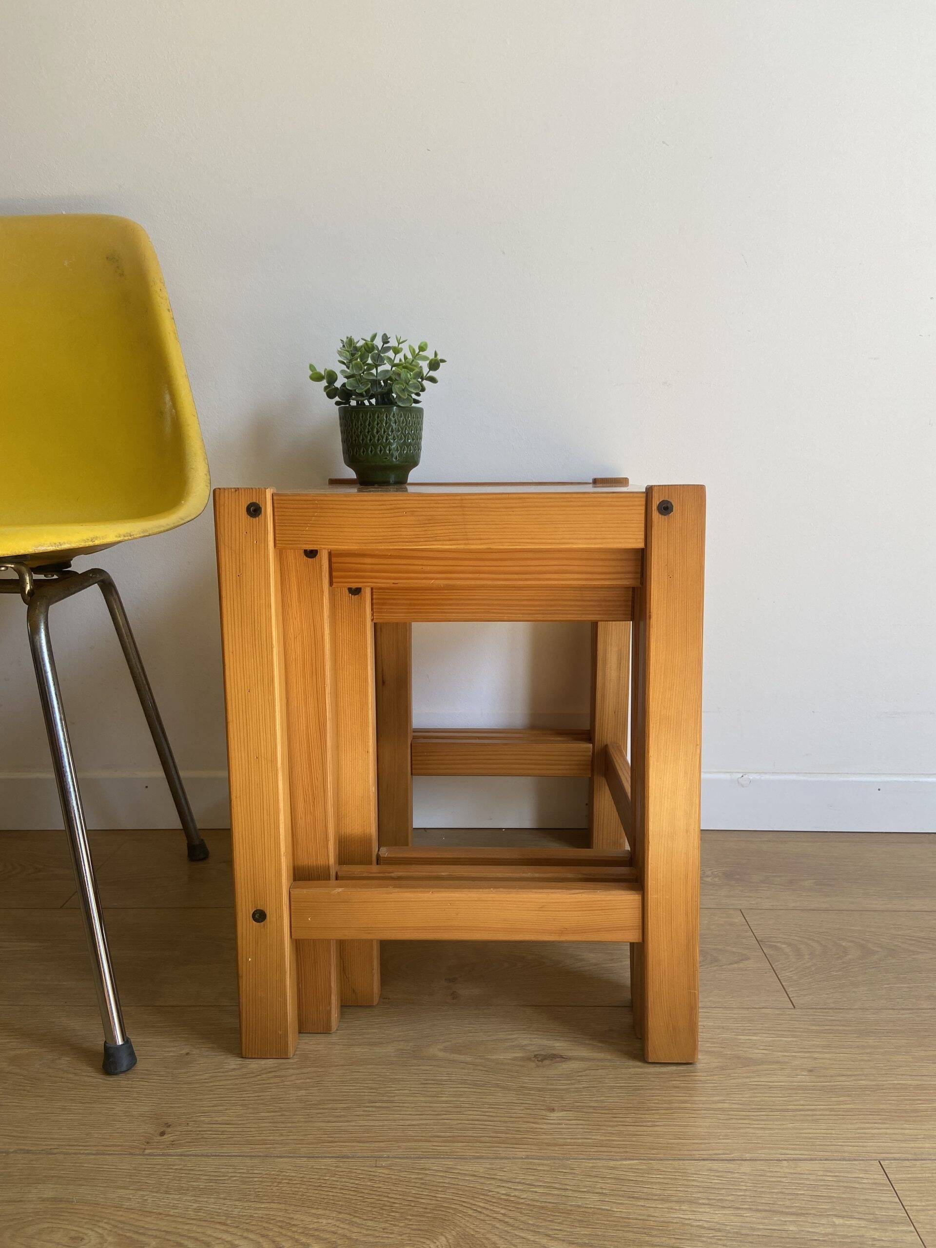 Trio of 80s pine nesting tables