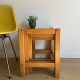Trio de tables gigognes en pin années 80