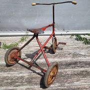 Riveted metal children's tricycle 1920 • Urbex style