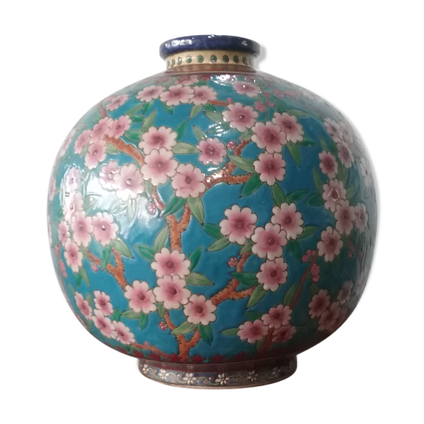 Ancien vase enamel of the Louviere