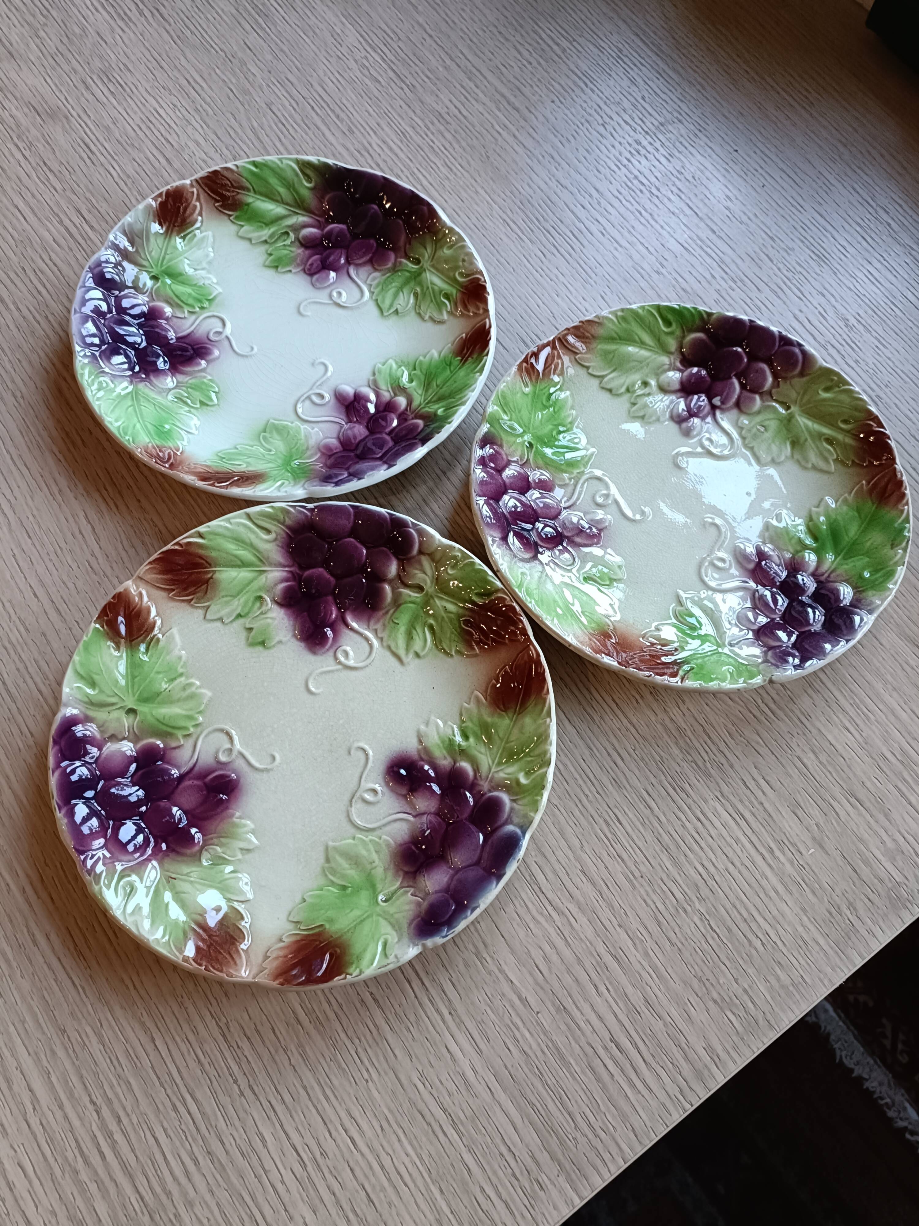 3 barbotine plates from Onnaing