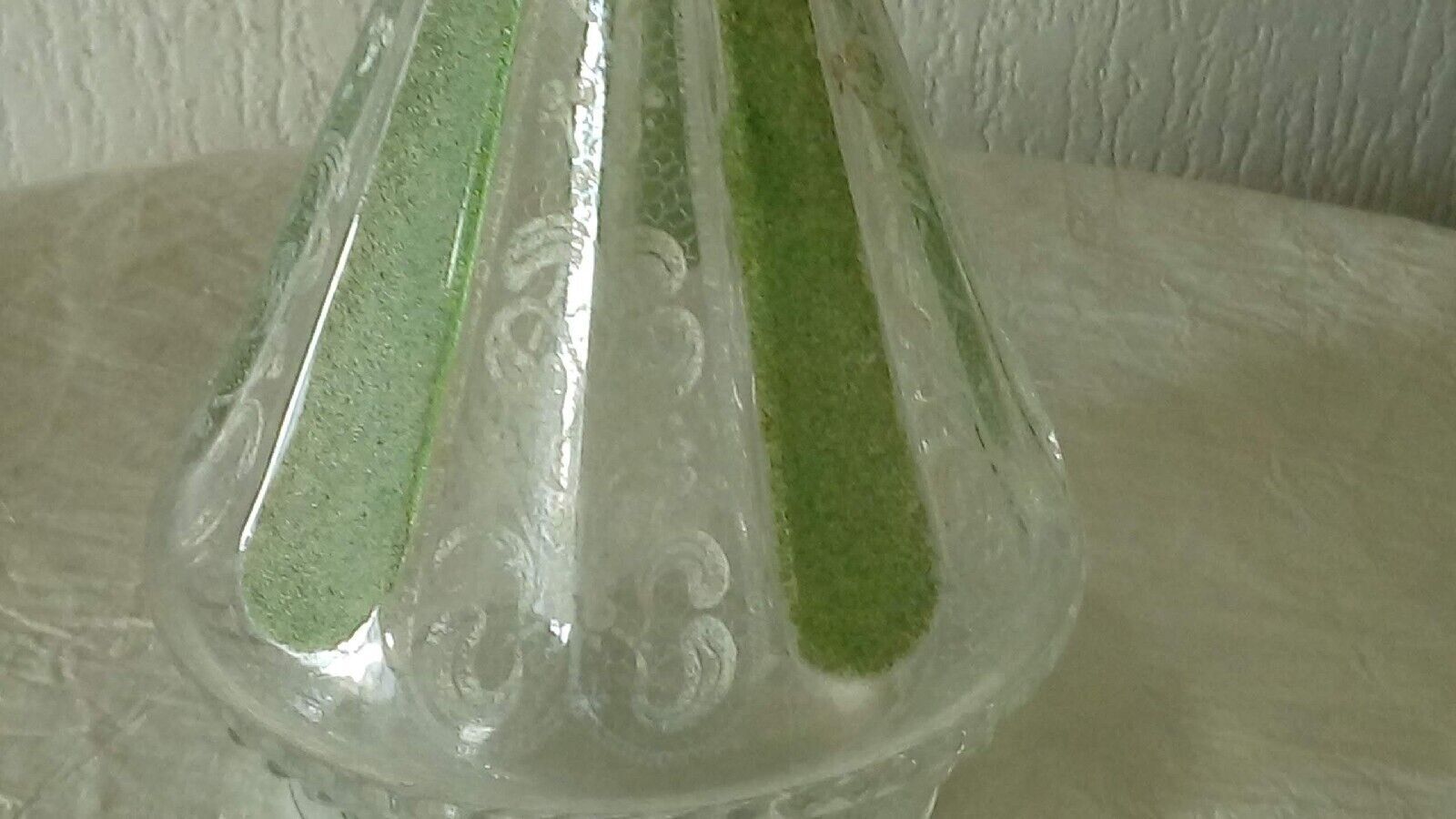 Diamond tip lace effect glass carafe