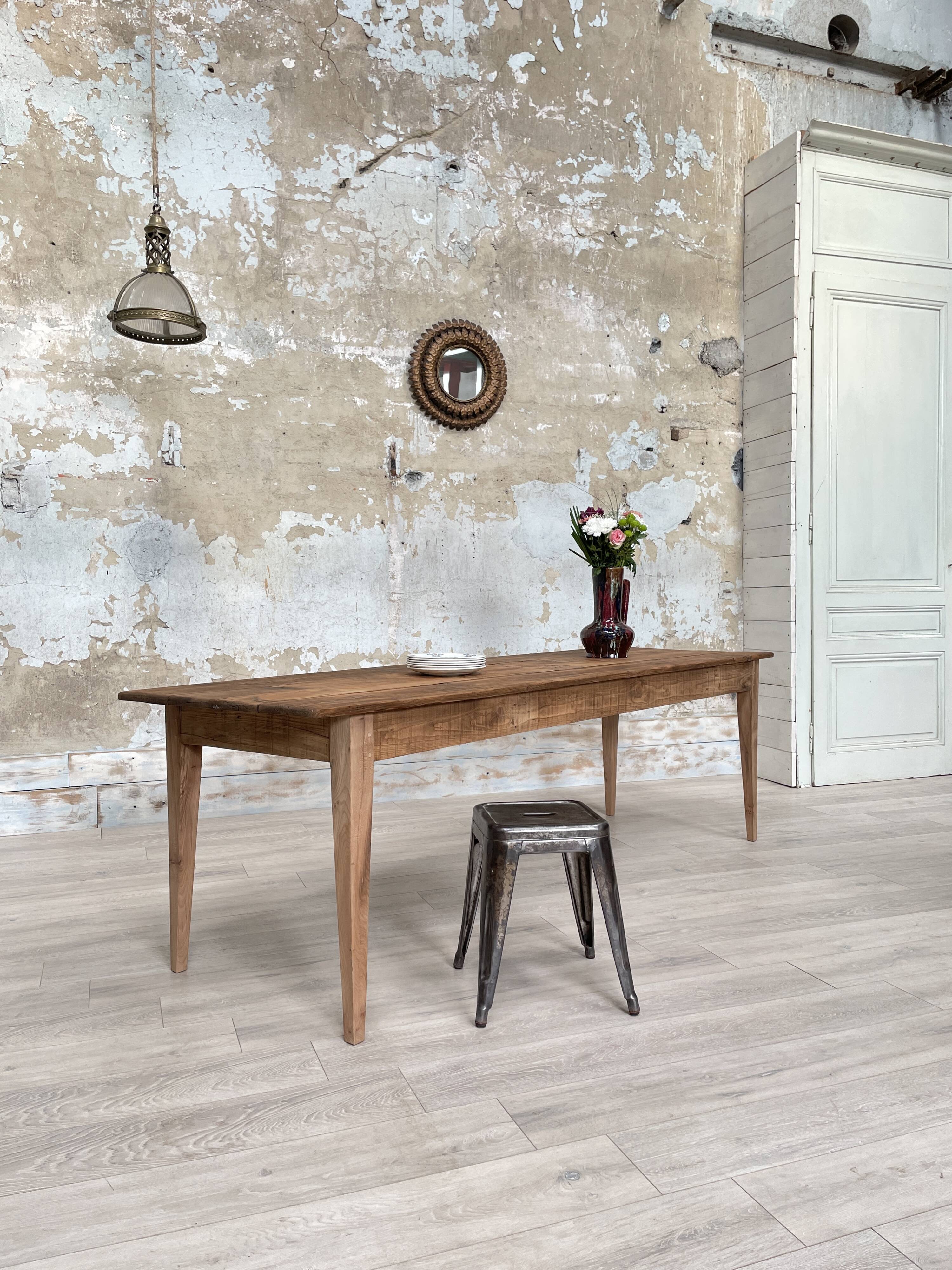 Table de ferme vintage en bois brut