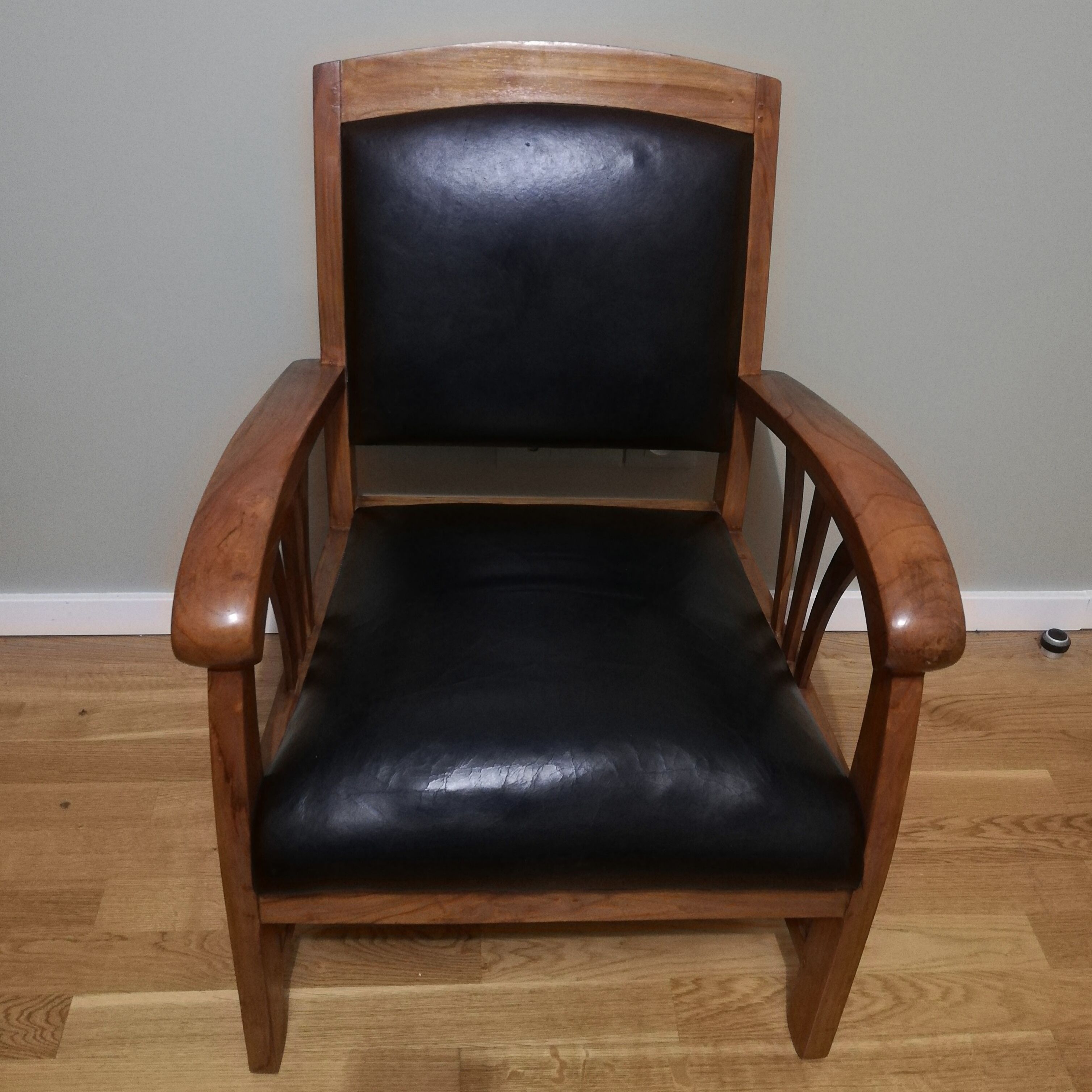 Colonial armchair in teak and black leather