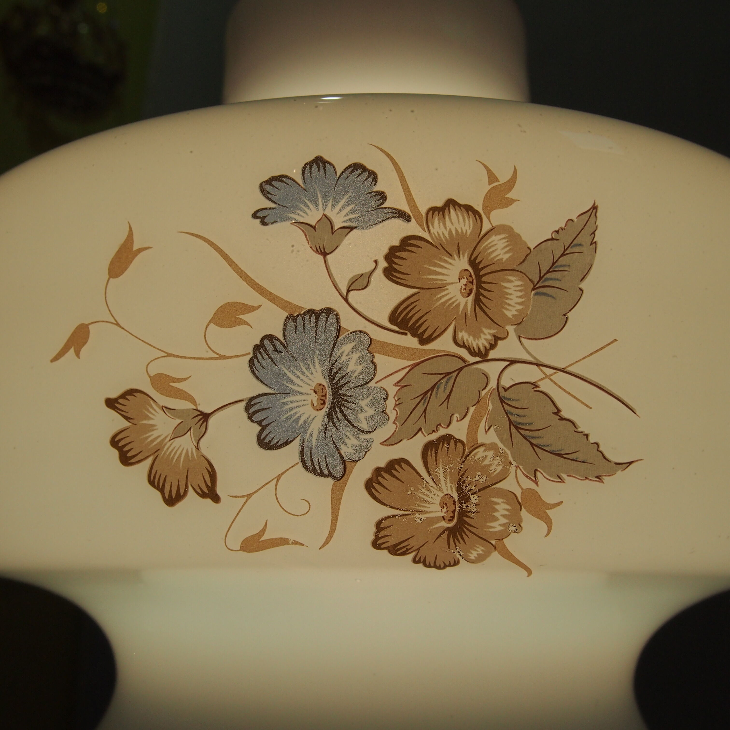 Opaline /vintage suspension