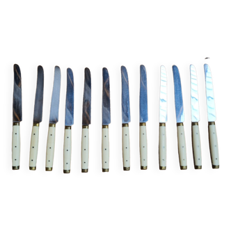 Set de 12 couteaux en bakélite