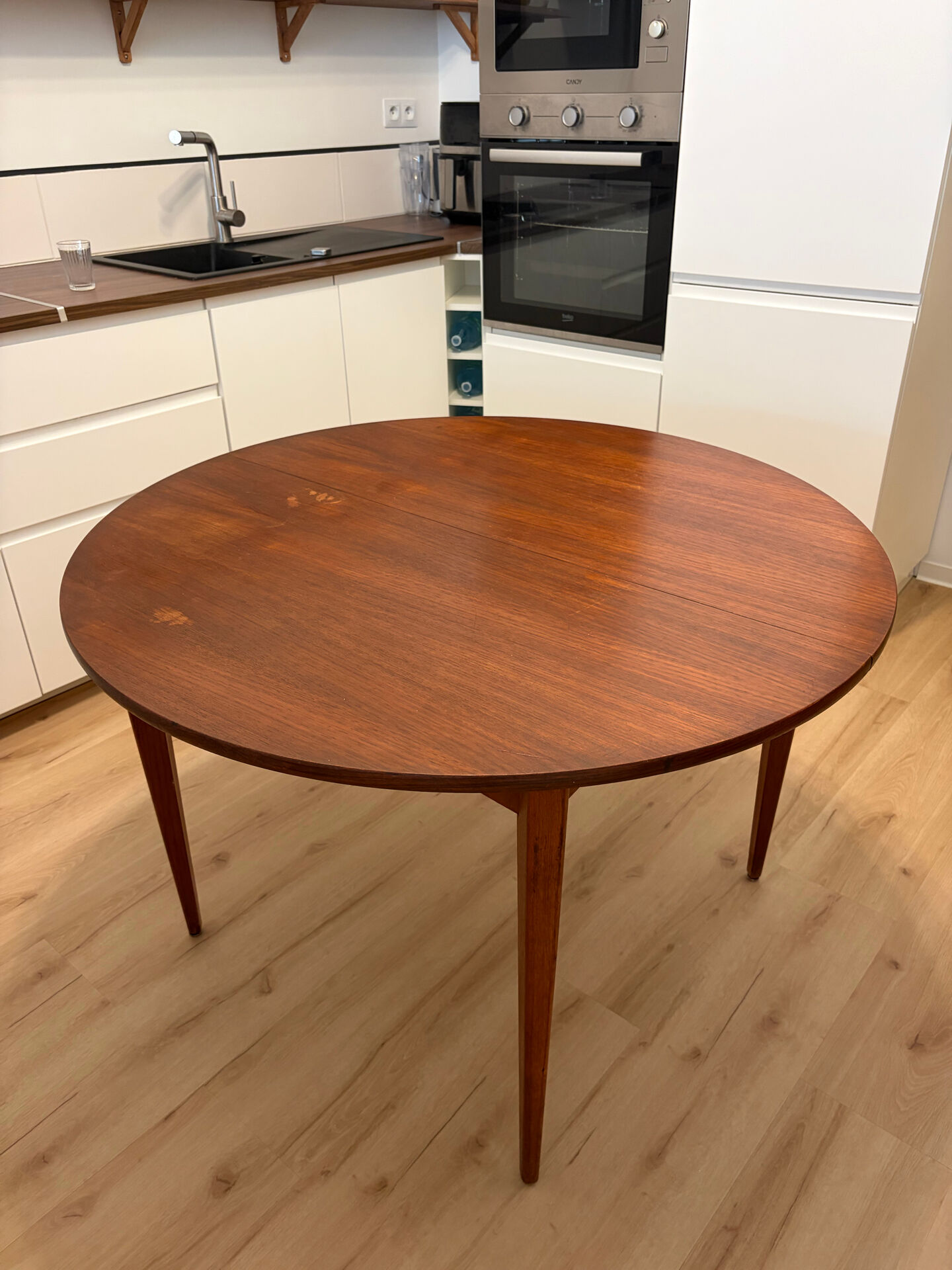 Table ronde design scandinave en teck extensible avec rallonge