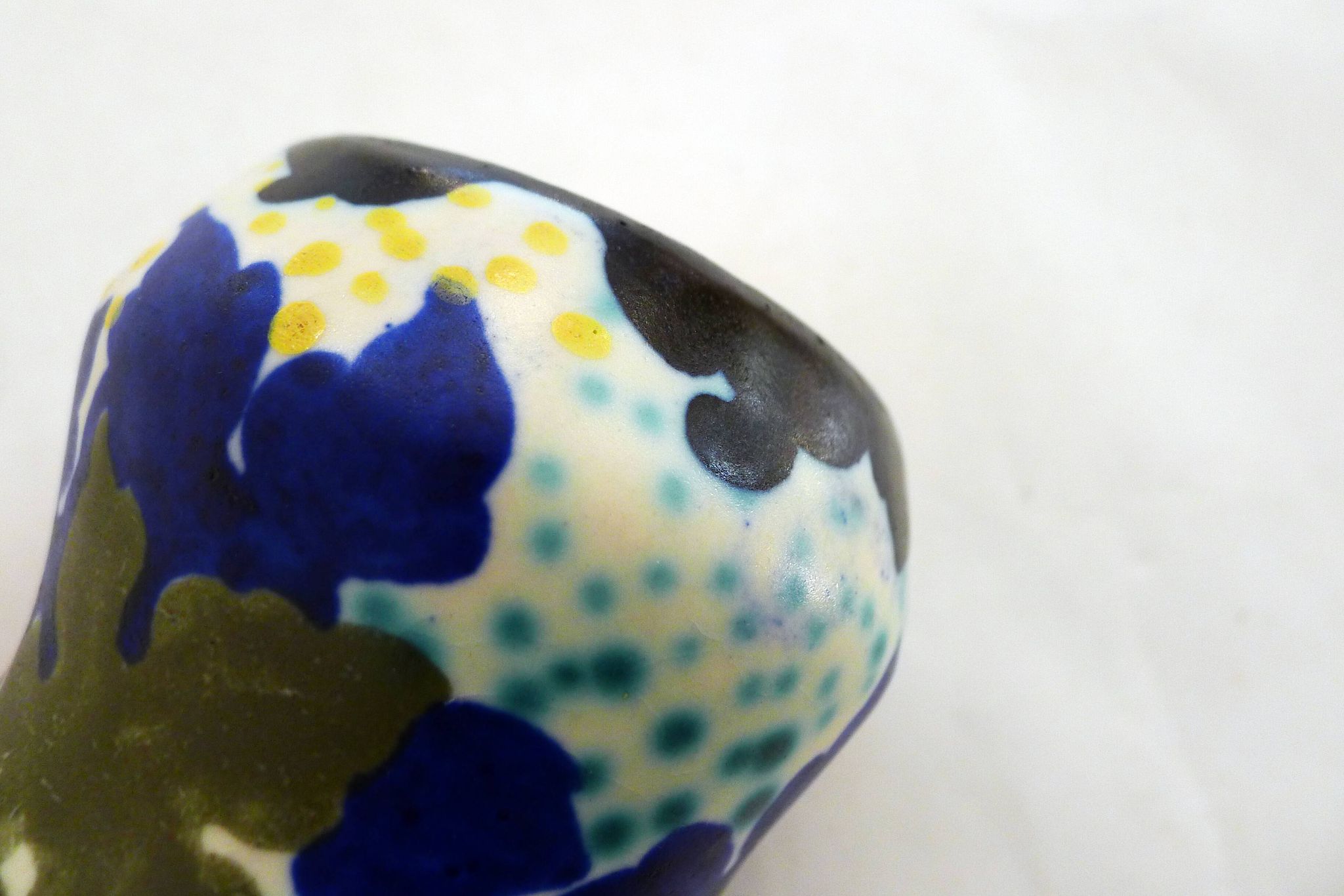 Small matte Art Deco vase / pot Regina Gouda