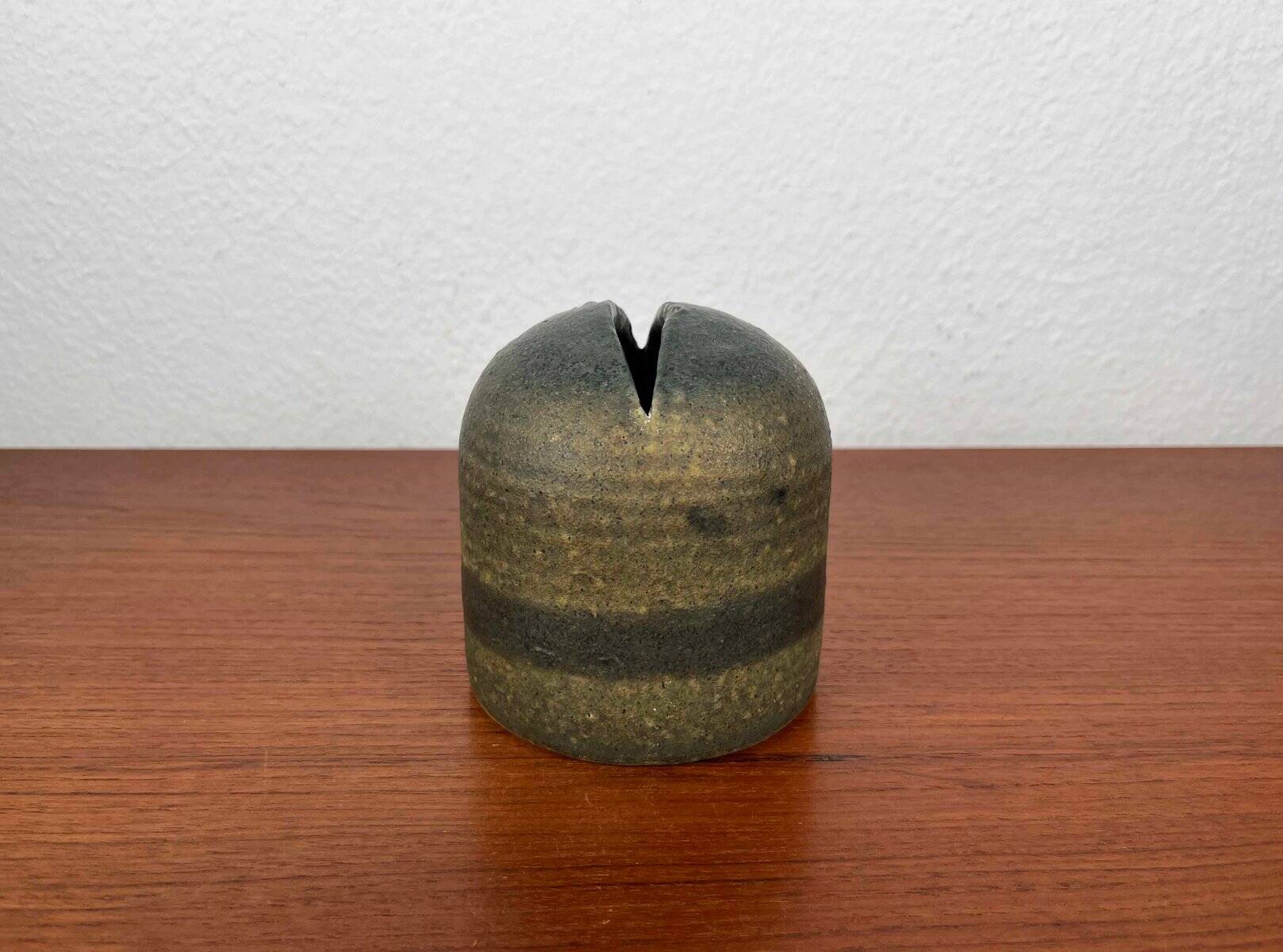 Minimalist vase by Dutch studio from the mid-century by Piet Knepper for Mobach, 1960s.