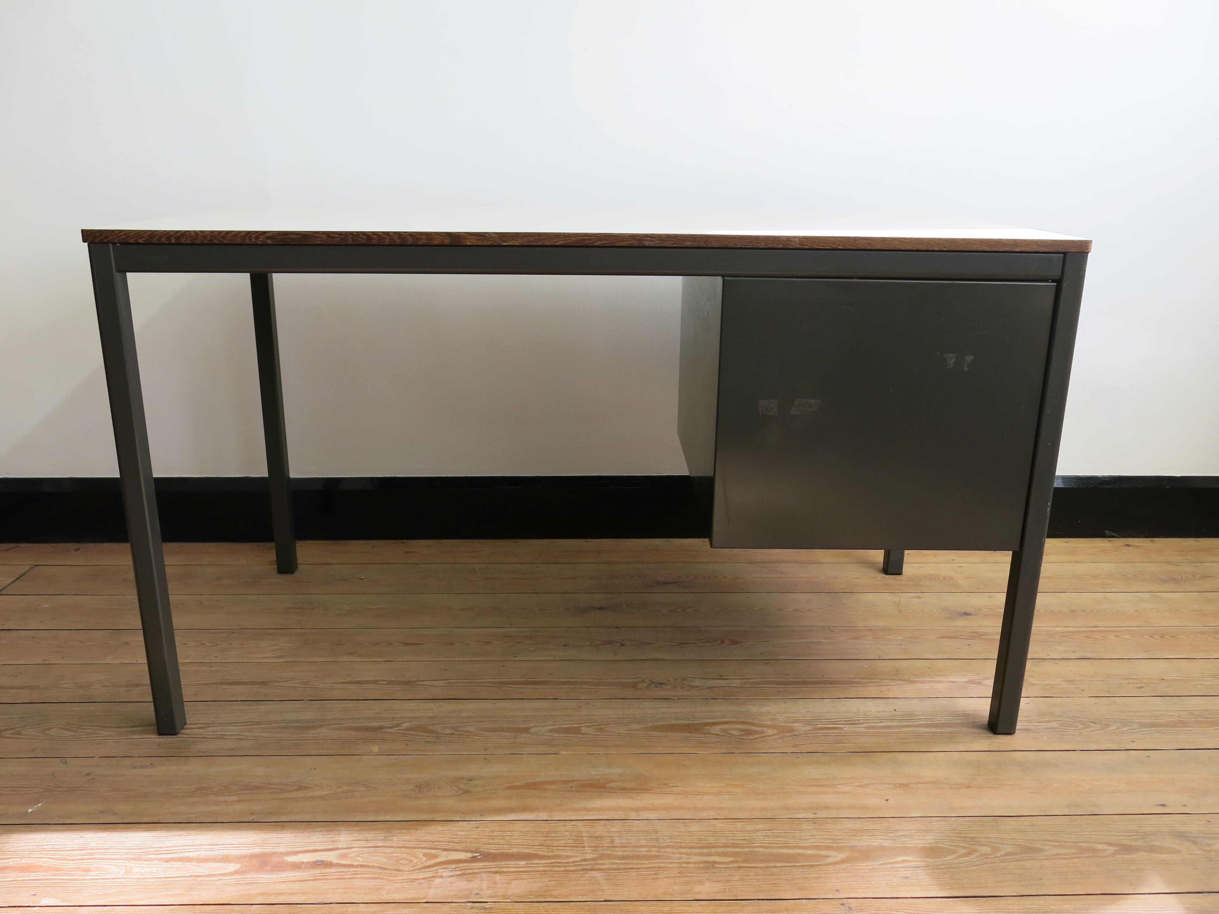 Van Blerk industrial office in steel and formica
