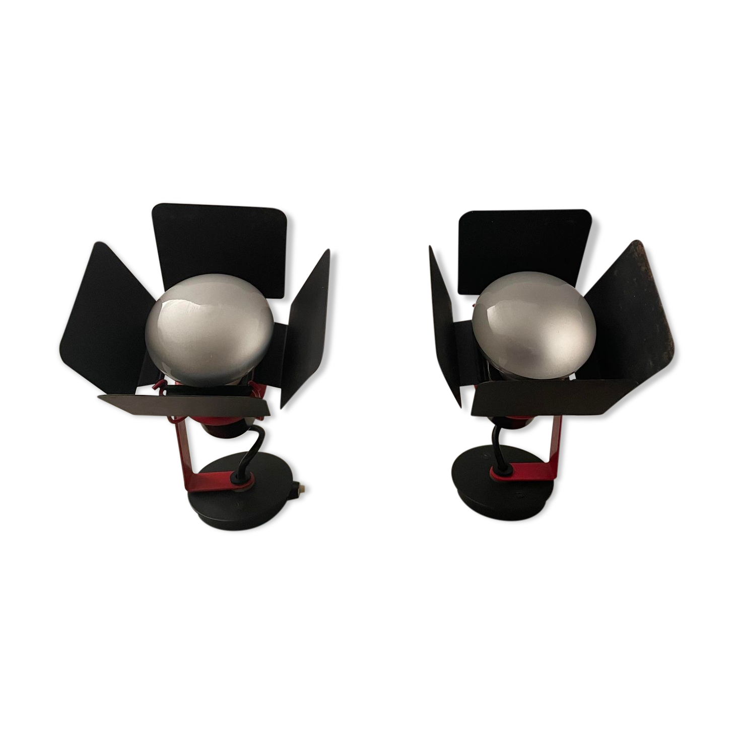 Paire d'appliques vintage orientables, métal laqué noir et rouge, France années 80