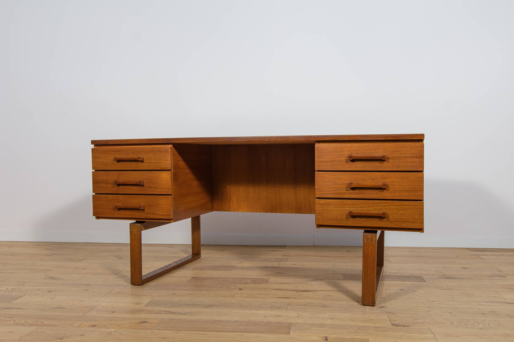 Mid-Century Teak Freestanding Desk by Torben Valeur & Henning Jensen for Dy