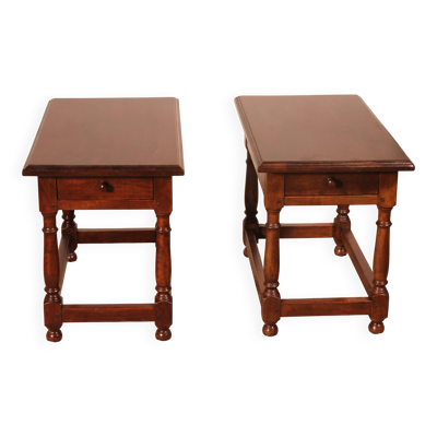 paire de tables de chevet ou bouts de canapé espagnoles en noyer
