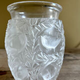 Lalique vase, Bagatelle model